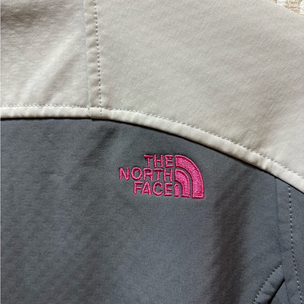 NWOT The North Face Women's Gray Jacket with Pink Details - Picture 7 of 8